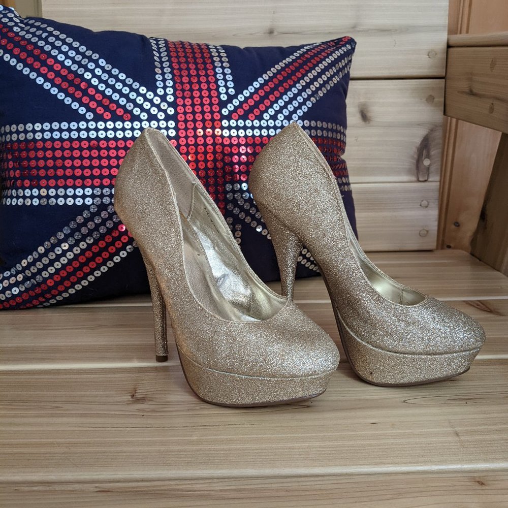 Gold sparkle Heels sz 6